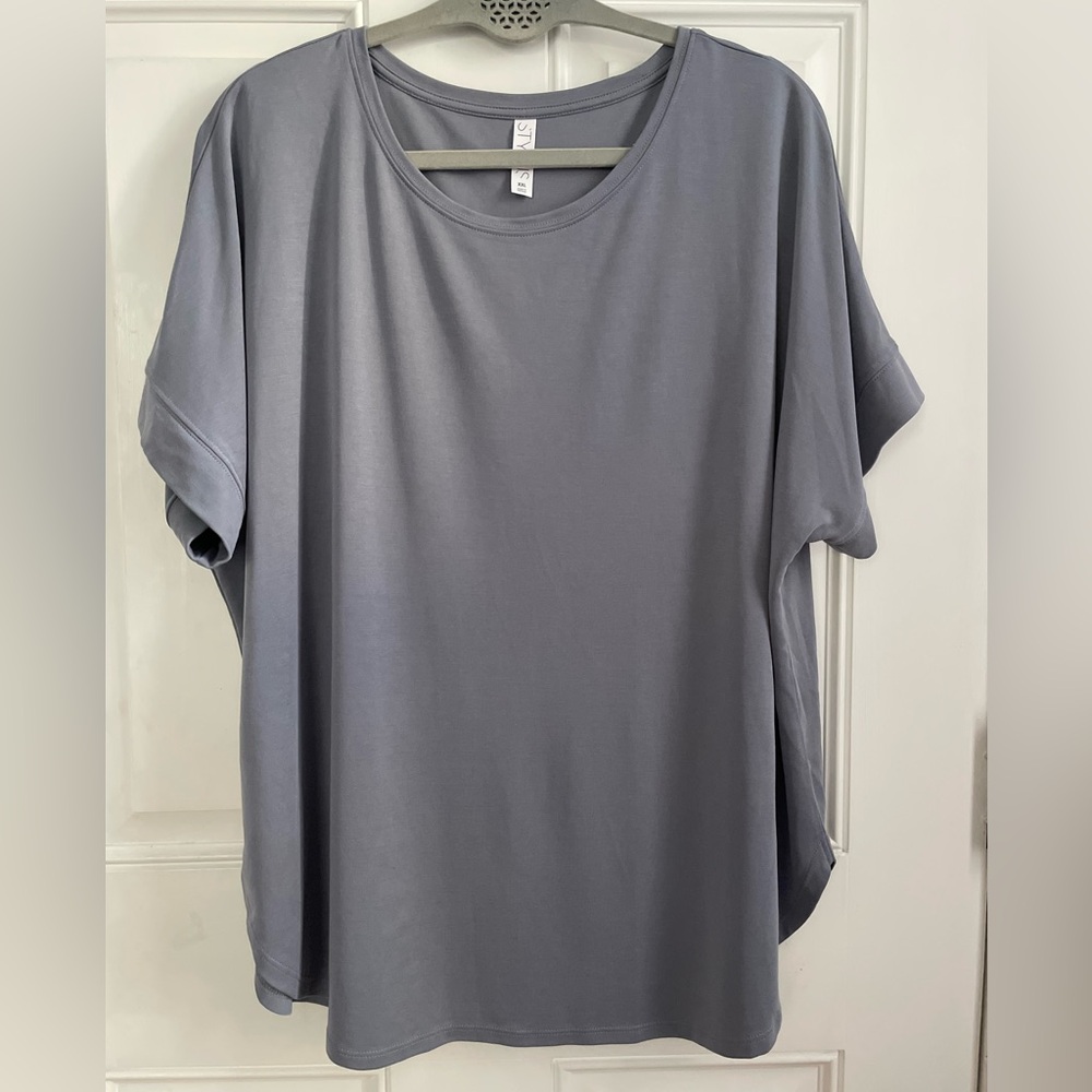 STYLUS Women's Short Sleeve Top in Slate Gray